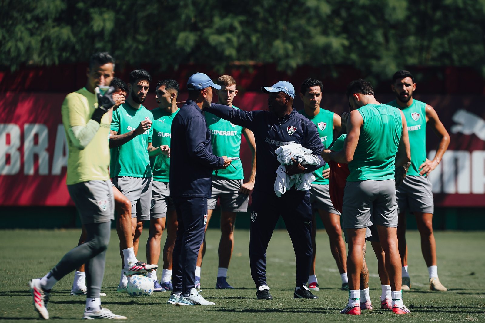 Escalação do Fluminense: Guga volta ao time, e desfalque força mudança no meio-campo