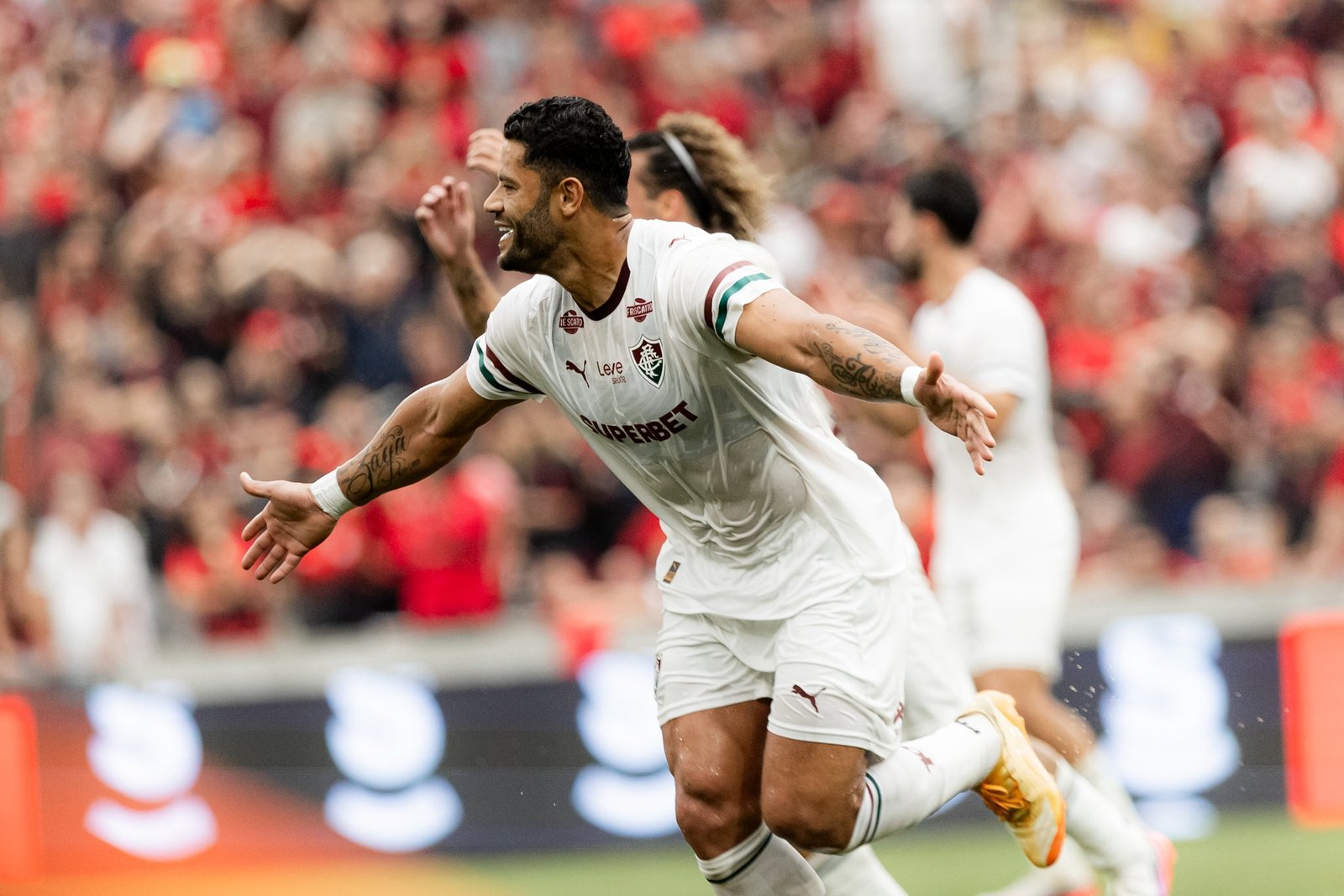 Hulk supera fase de adaptação no Fluminense e tem uma participação em gol por jogo com Marcão