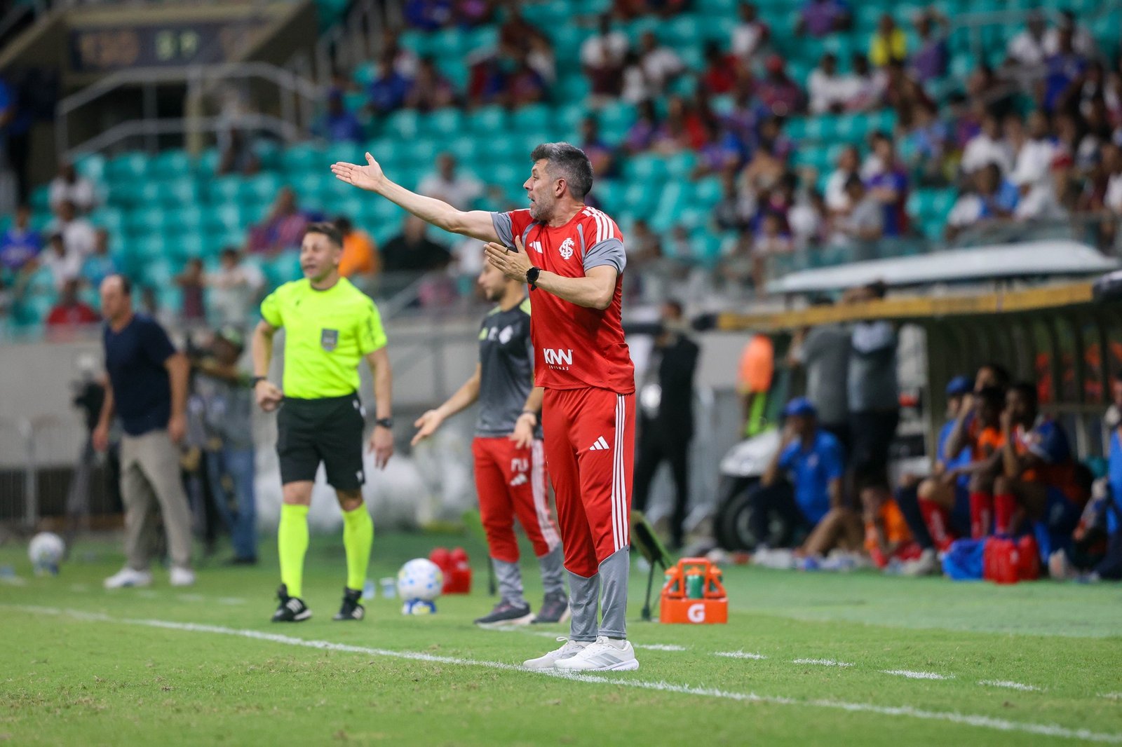 Pezzolano diz que Inter é obrigado a passar no Gre-Nal e alerta sobre Brasileirão: “Ganhar urgente”