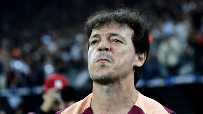 Diniz elogia entrega do Corinthians e poder de decisão de Memphis: “Ele tem um brilho diferente”