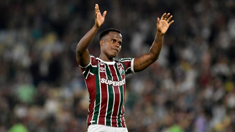 Arias reencontra torcida do Fluminense no Maracanã pela primeira vez desde a saída do clube