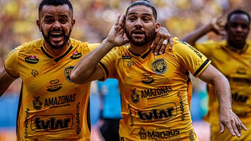 Presidente do Nacional-AM visita Arena da Amazônia e fala do gramado: “Ótimas condições”