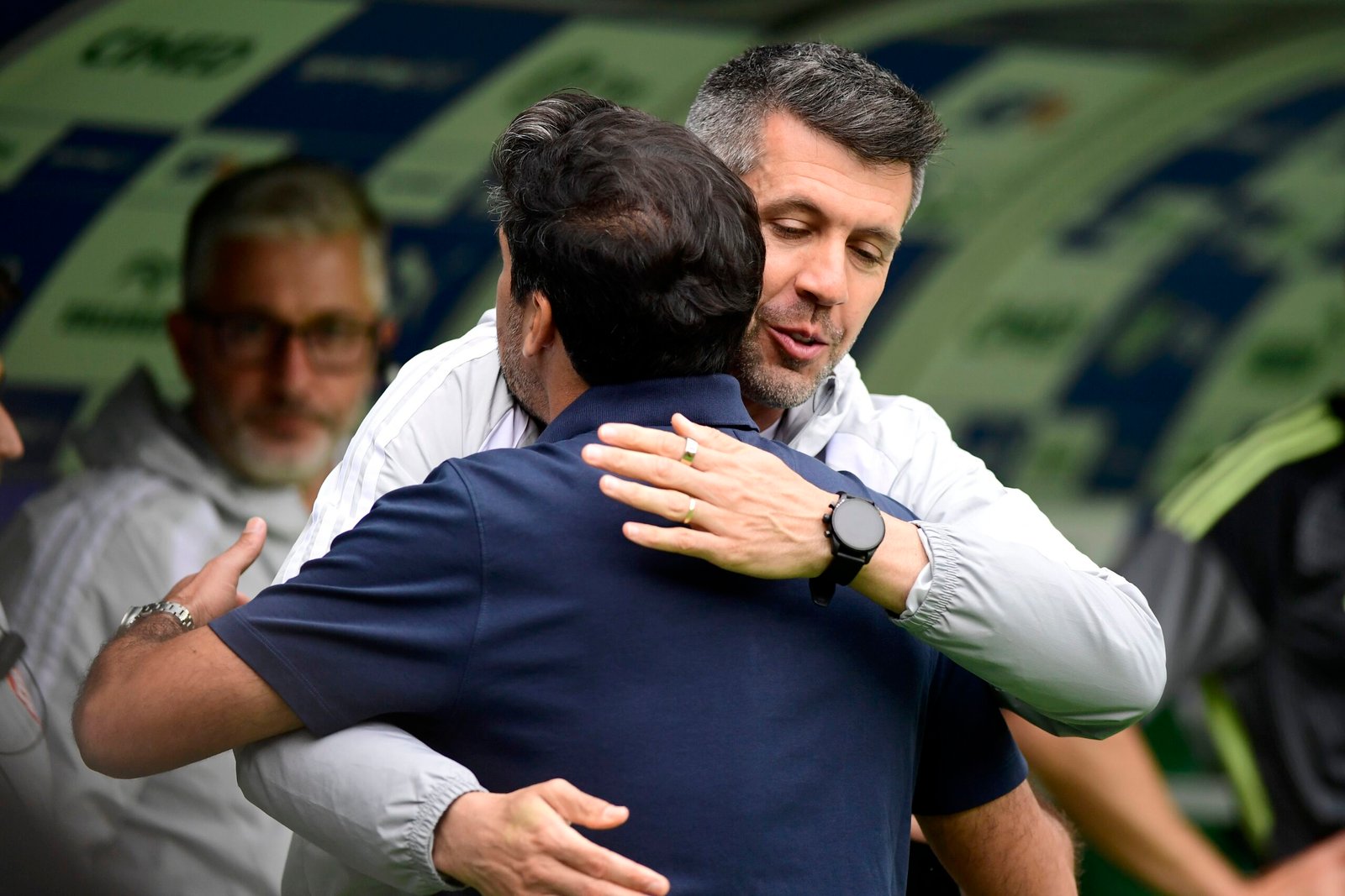Inter “estacionou um ônibus”? Entenda expressão usada por Abel Ferreira e estratégia de Pezzolano