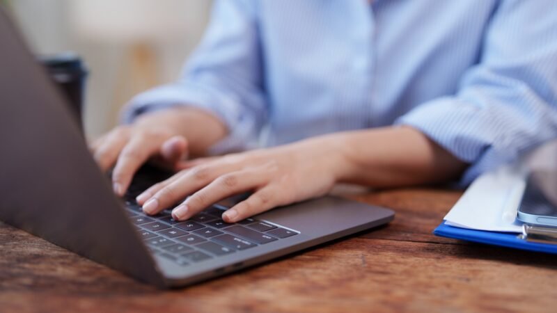 ‘Presenteísmo’: por que tantos profissionais continuam trabalhando mesmo doentes?
