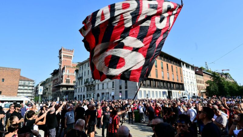 Funeral de Baresi reúne lendas da Itália e multidão de torcedores