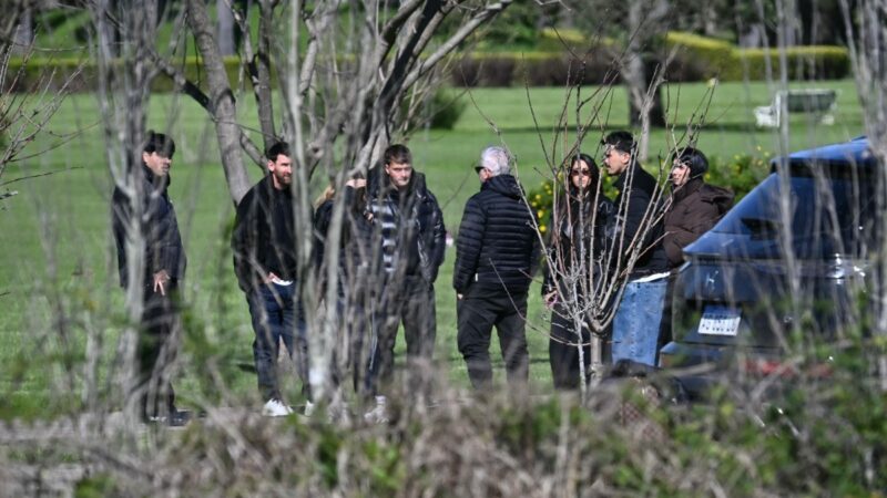 Lionel Messi se despede de seu pai e recebe mensagens de carinho em Rosário; veja fotos