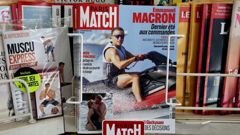 Macron é criticado após foto em jet ski  em meio a incêndios e onda de calor na França