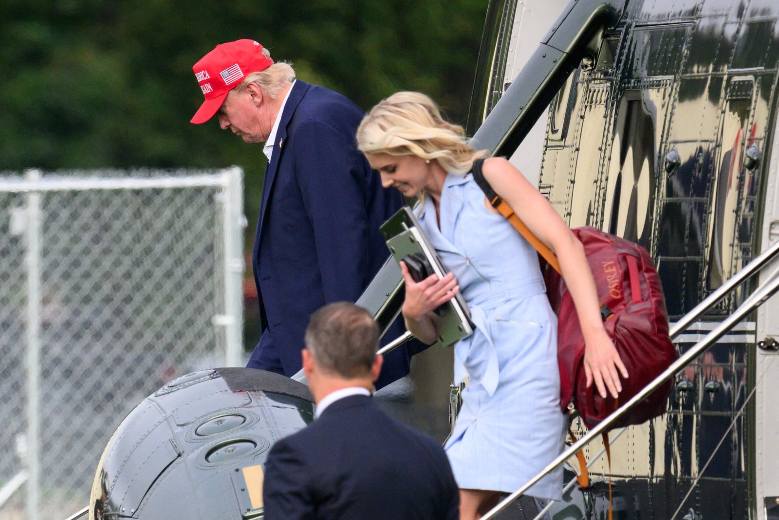 Quem é Natalie Harp, assessora de Trump que nunca tira folga e que é chamada de ‘impressora humana’