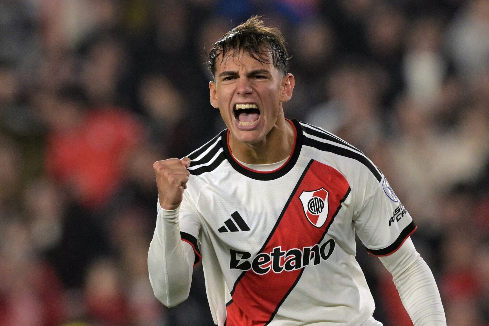 Flamengo avança por contratações de atacantes Anthony Valencia e Joaquín Freitas