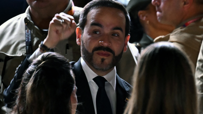 Quatro menores de idade morrem em primeiros bombardeios contra guerrilheiros do novo governo da Colômbia, diz agência
