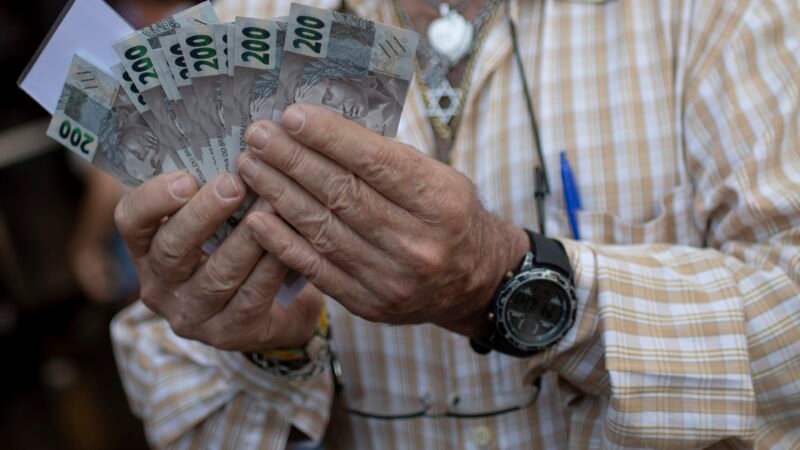 Governo eleva estimativa e calcula salário mínimo de R$ 1.741 em 2027