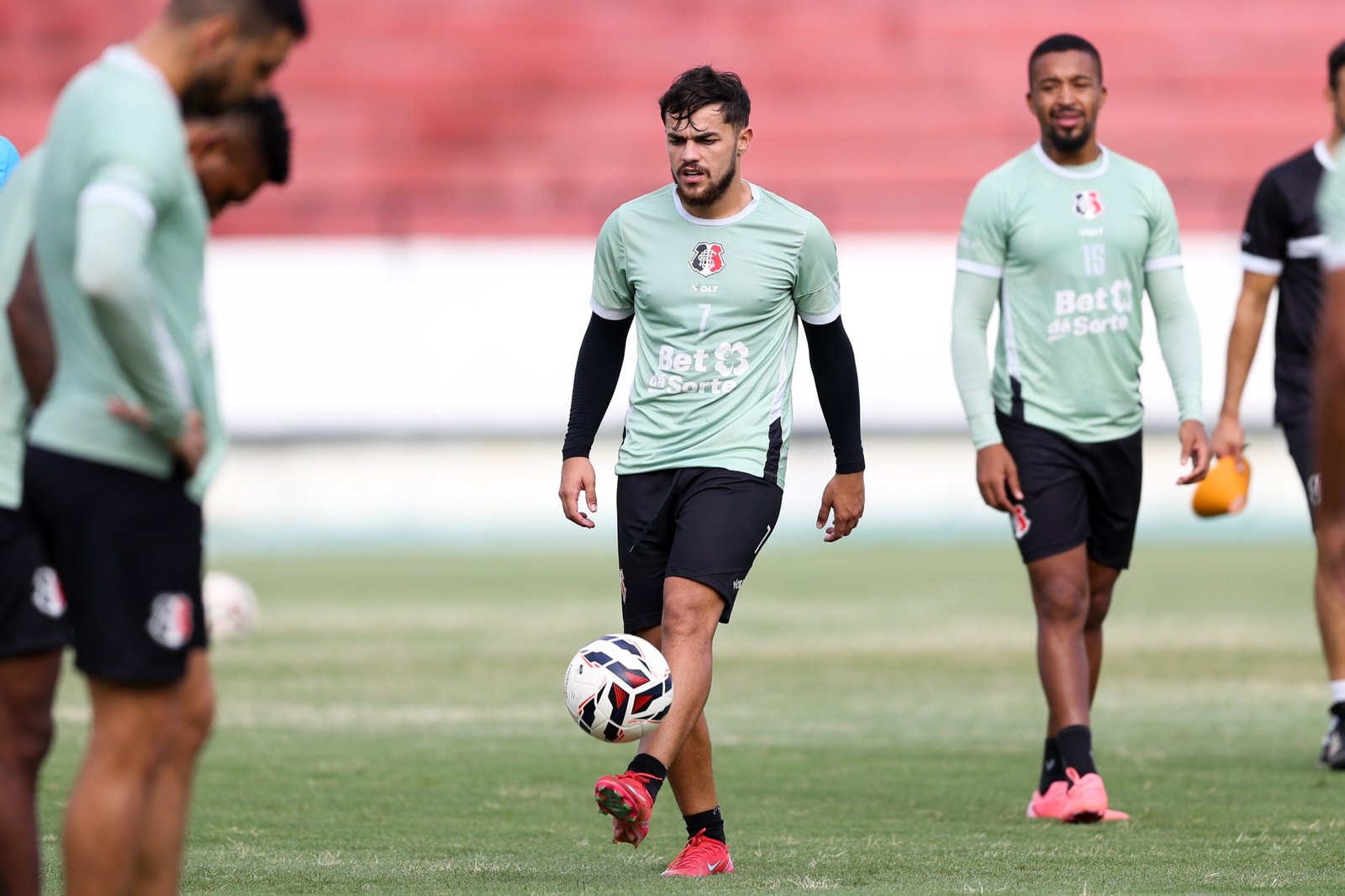 Técnico comenta retorno de meia João Pedro ao Santa Cruz para reta final da Série C: “Vai nos ajudar”