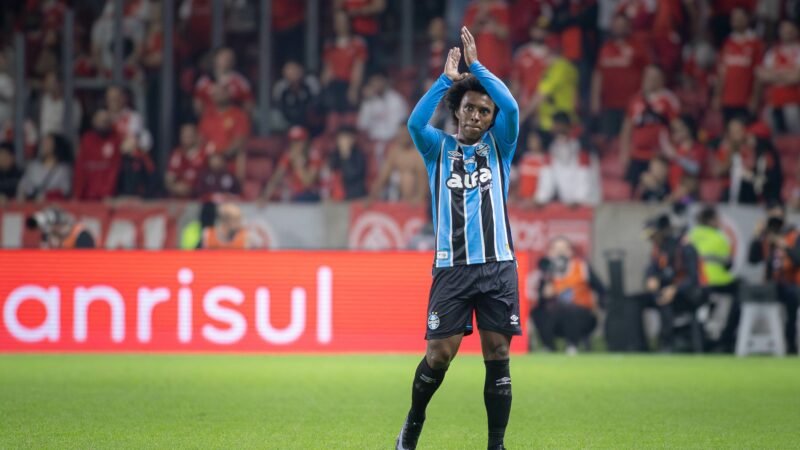 Willian assina rescisão com o Grêmio e se despede nas redes sociais
