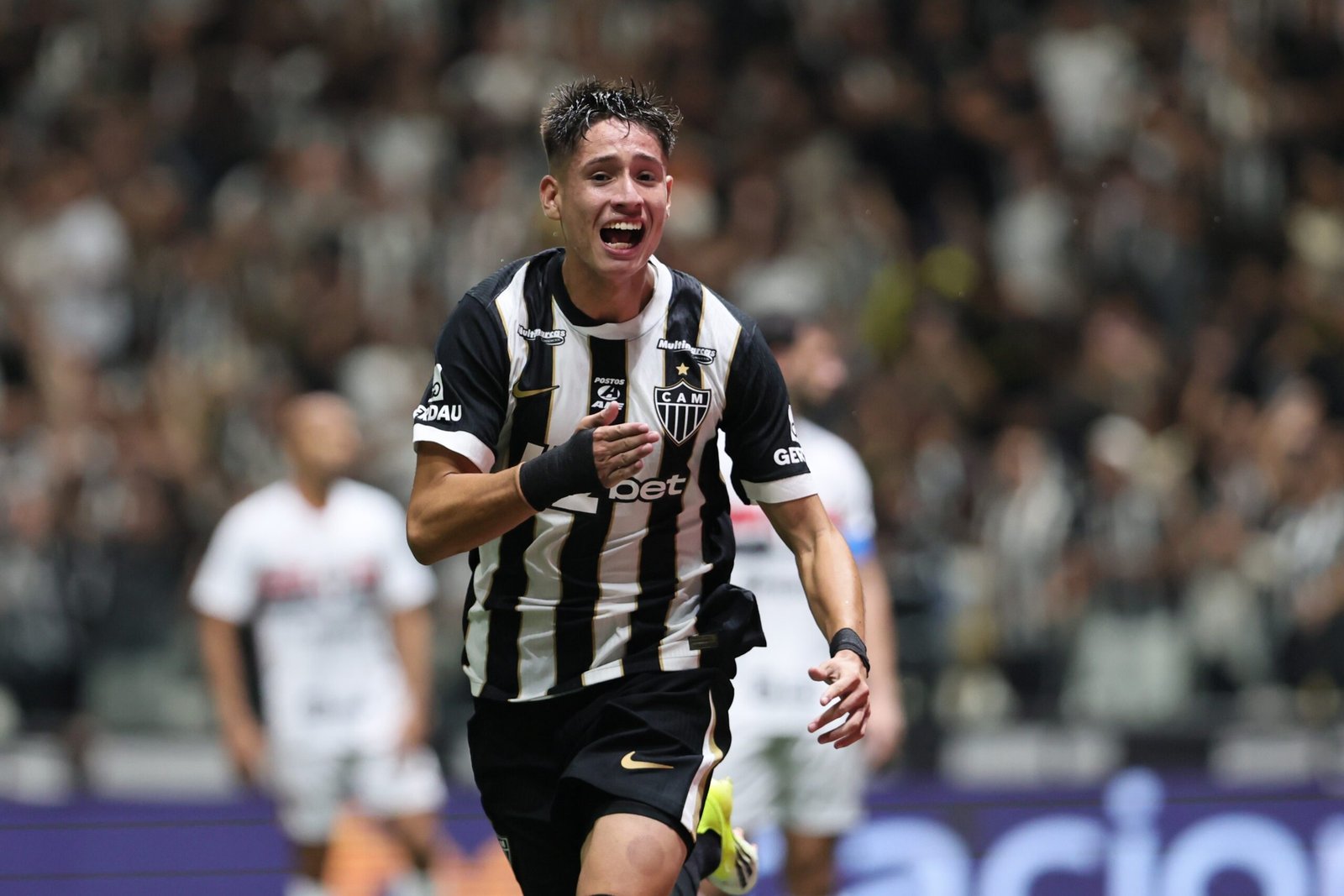 Atlético-MG oficializa negociação de Iván Román com clube chileno; veja detalhes