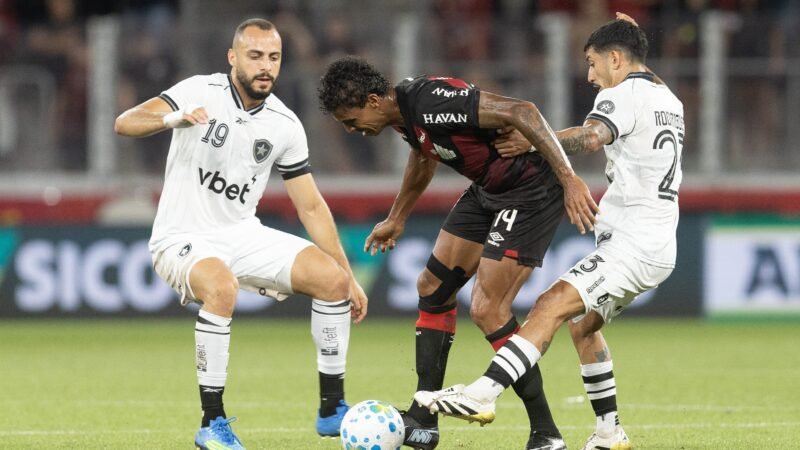 Athletico enfrenta jejum de cinco anos contra o Botafogo; veja retrospecto