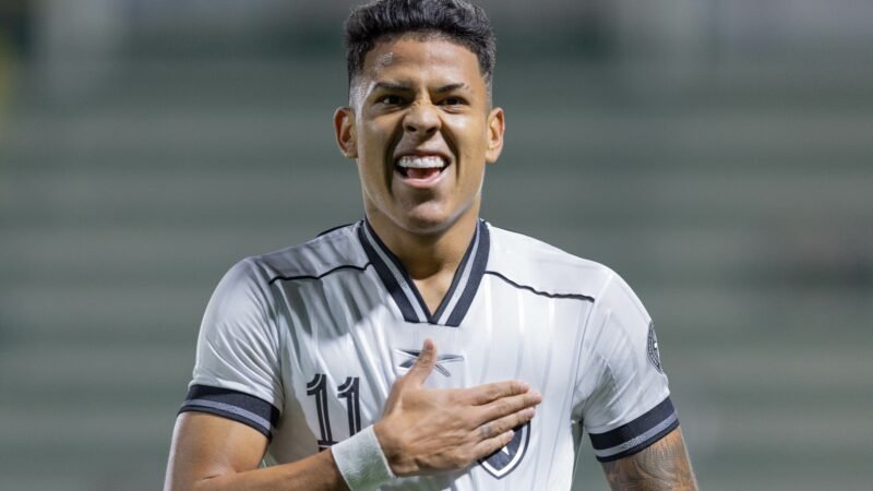 Matheus Martins, do Botafogo, faz contraproposta ao Dínamo Moscou