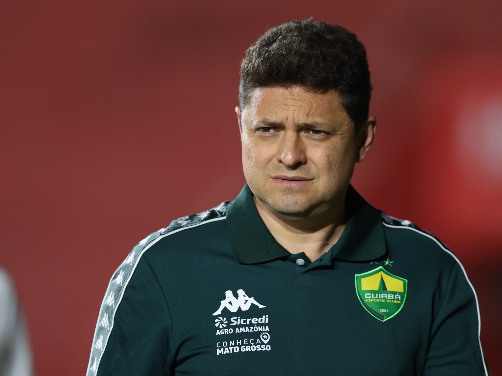 Cuiabá sofre transfer ban da FIFA por dívida com Petit
