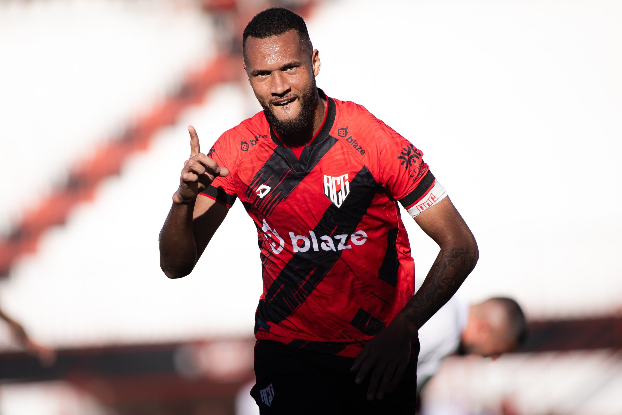 Gustavo Coutinho exalta evolução do Atlético-GO e mira terceira vitória seguida