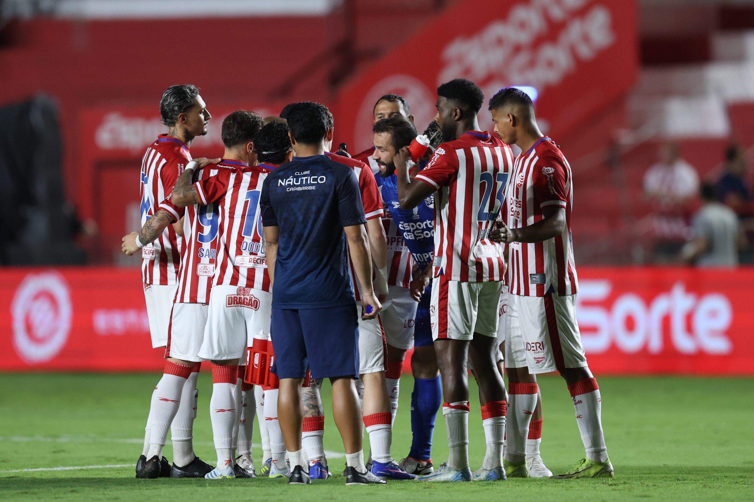 Náutico paga parte dos salários atrasados aos jogadores