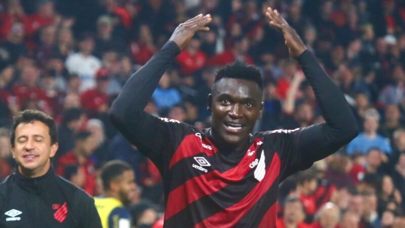 Puxado por Viveros, Athletico repete feitos de 13 anos e briga por vaga na Libertadores após acesso