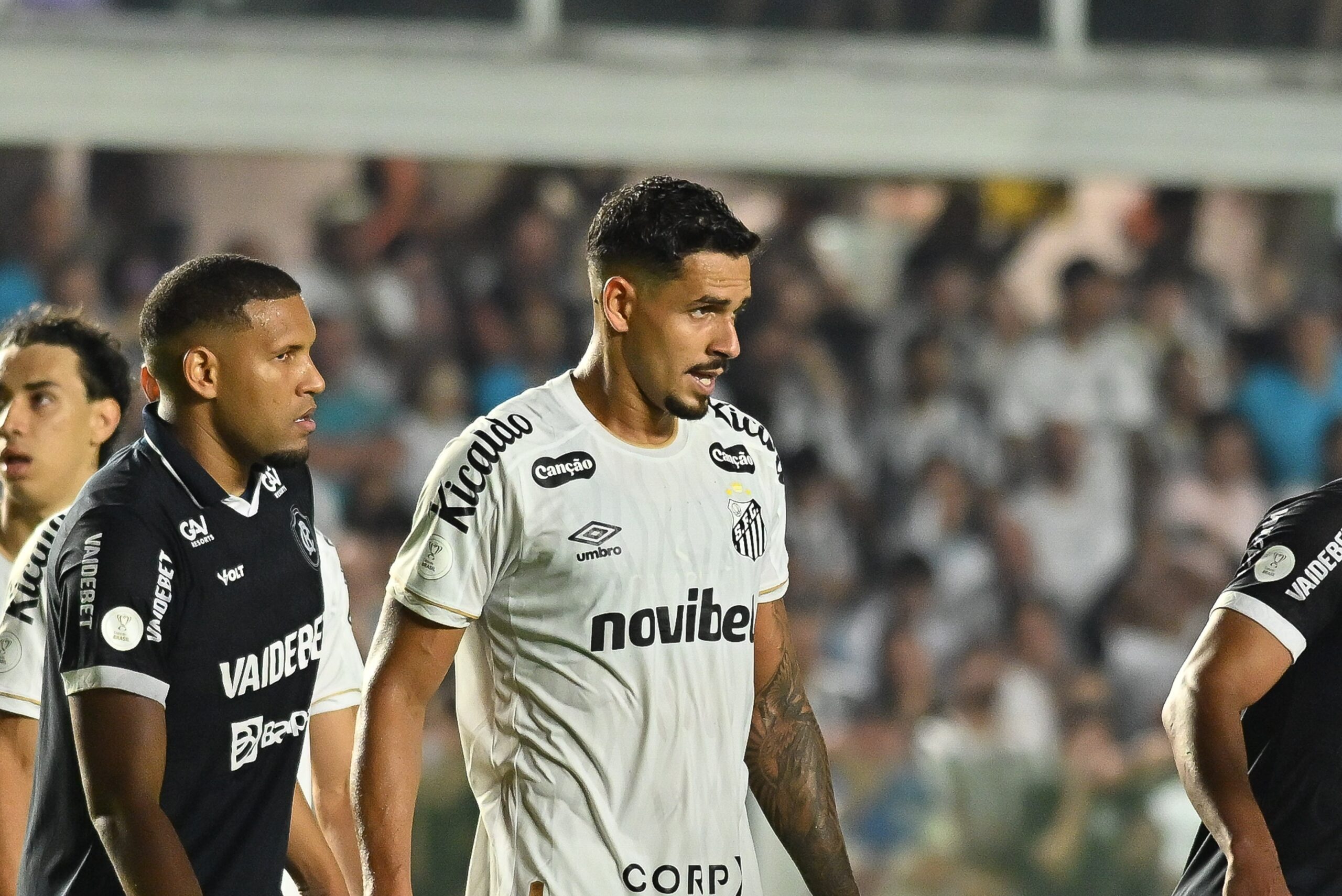 Zaga desfalcada? Santos pode perder Lucas Veríssimo e veta ida de Ananias à Seleção sub-20