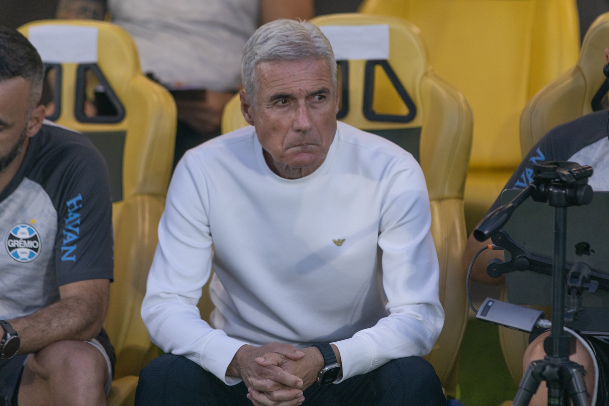 Luís Castro comenta pressão da torcida e afirma que Grêmio está no caminho certo