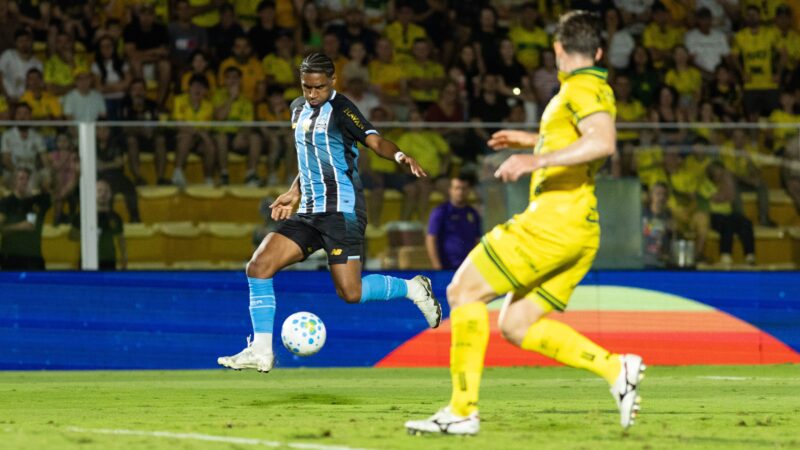 Tetê tem desconforto em empate do Grêmio com o Mirassol e deve passar por exames