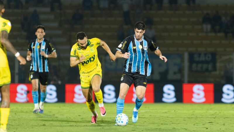 Análise: Grêmio sofre sem confiança e faz pouco, mas sai vivo na Copa do Brasil