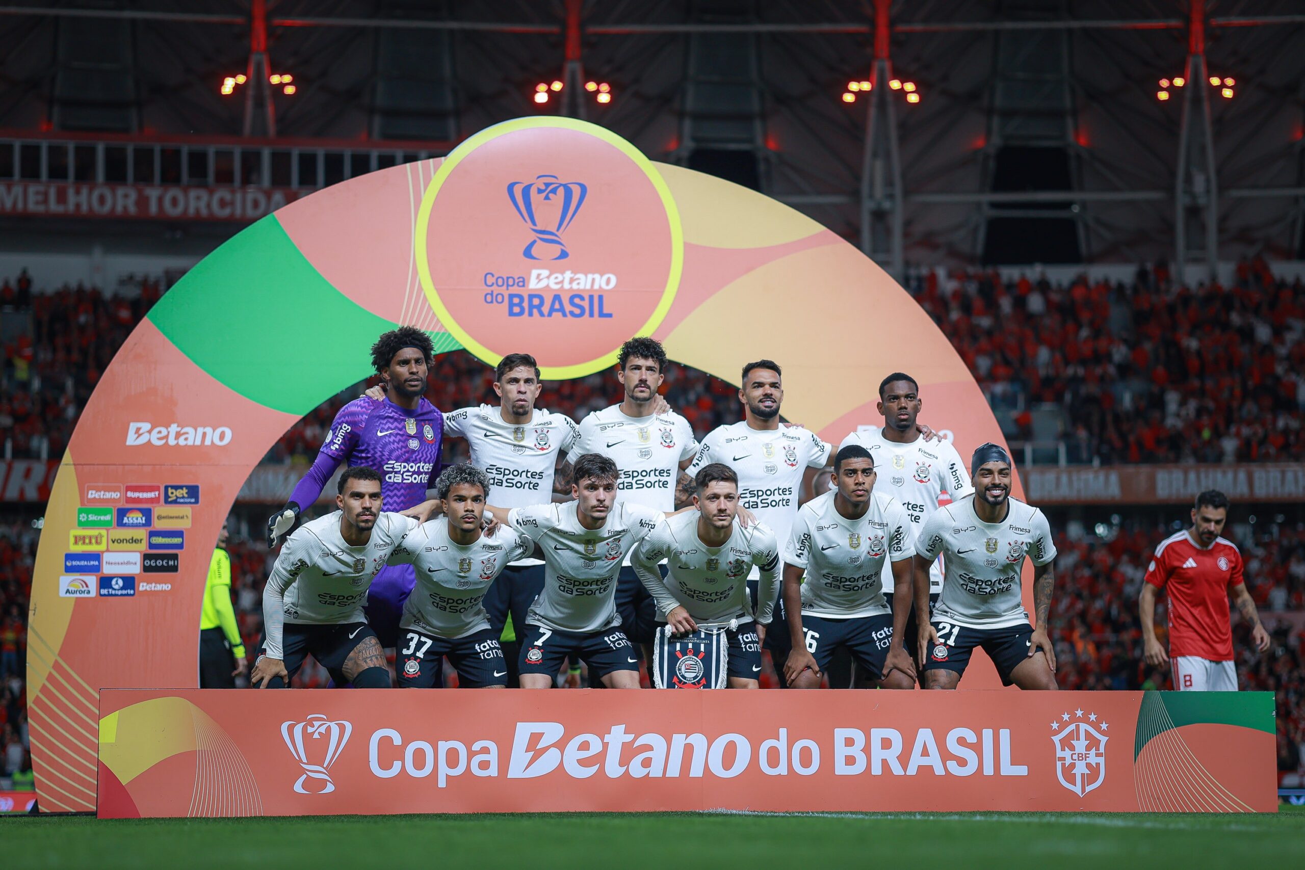 Atuações do Corinthians: Diniz erra e coletivo não funciona; dê suas notas