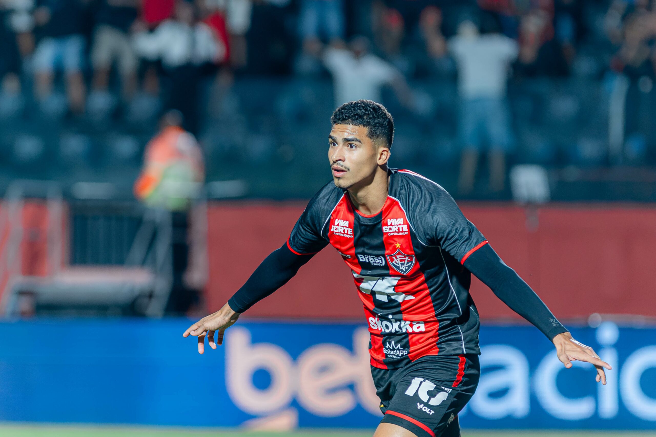 Atuações do Vitória: Renê comanda virada histórica na Copa do Brasil com dois gols contra o Athletico