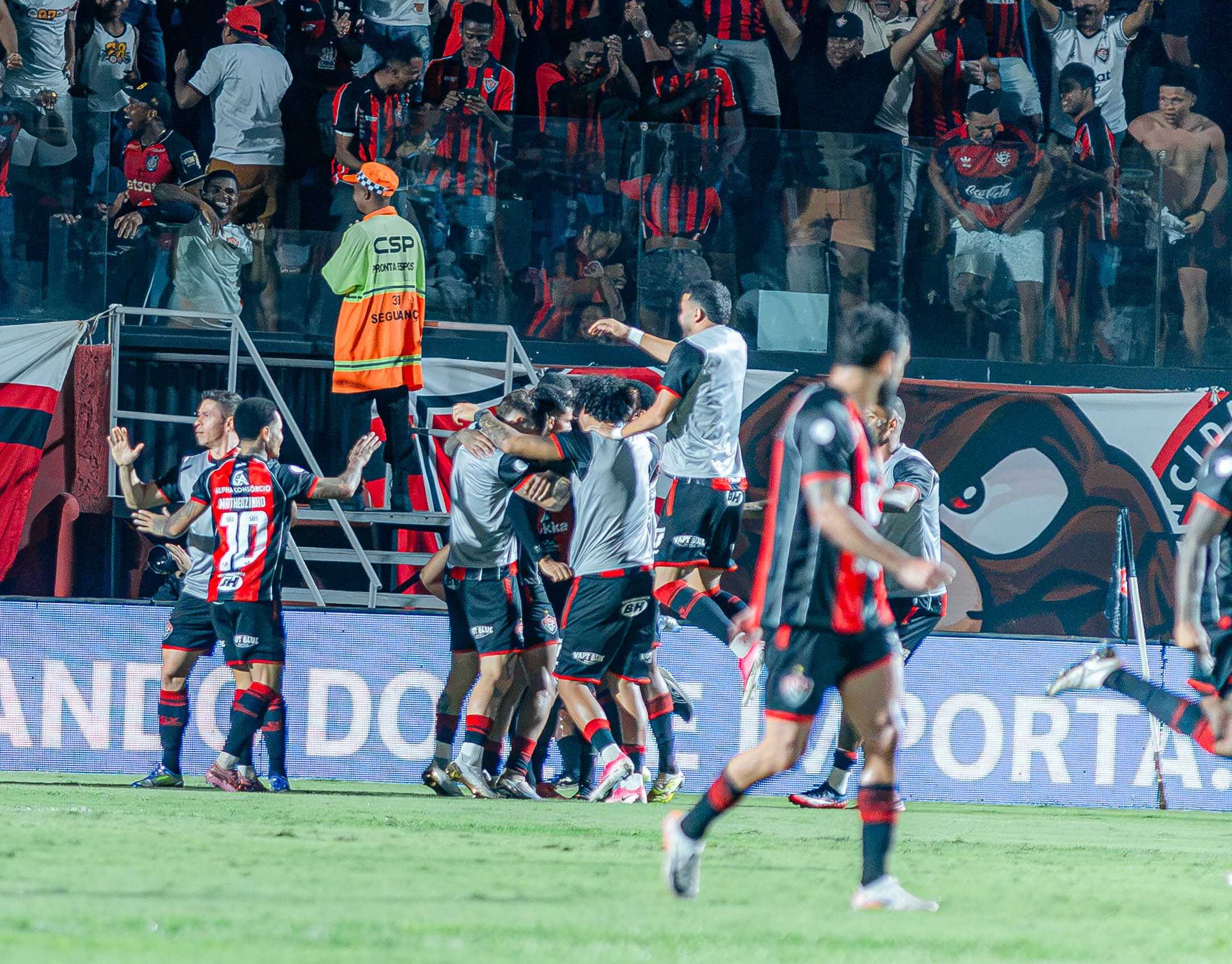 Vitória 4 x 0 Athletico: veja gols e melhores momentos do jogo pela Copa do Brasil