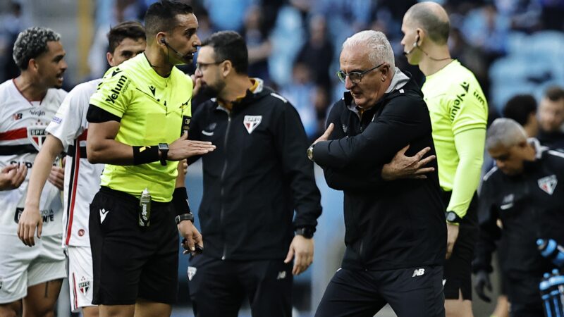 Árbitro relata na súmula reclamação de Rafinha depois de derrota do São Paulo para o Grêmio