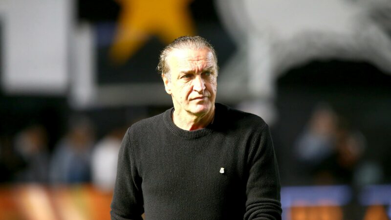Cuca descarta saída do Santos: “Trocar o comando não resolverá os problemas”