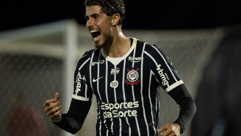 Pedro Raul sofre trauma na costela e vira dúvida no Corinthians