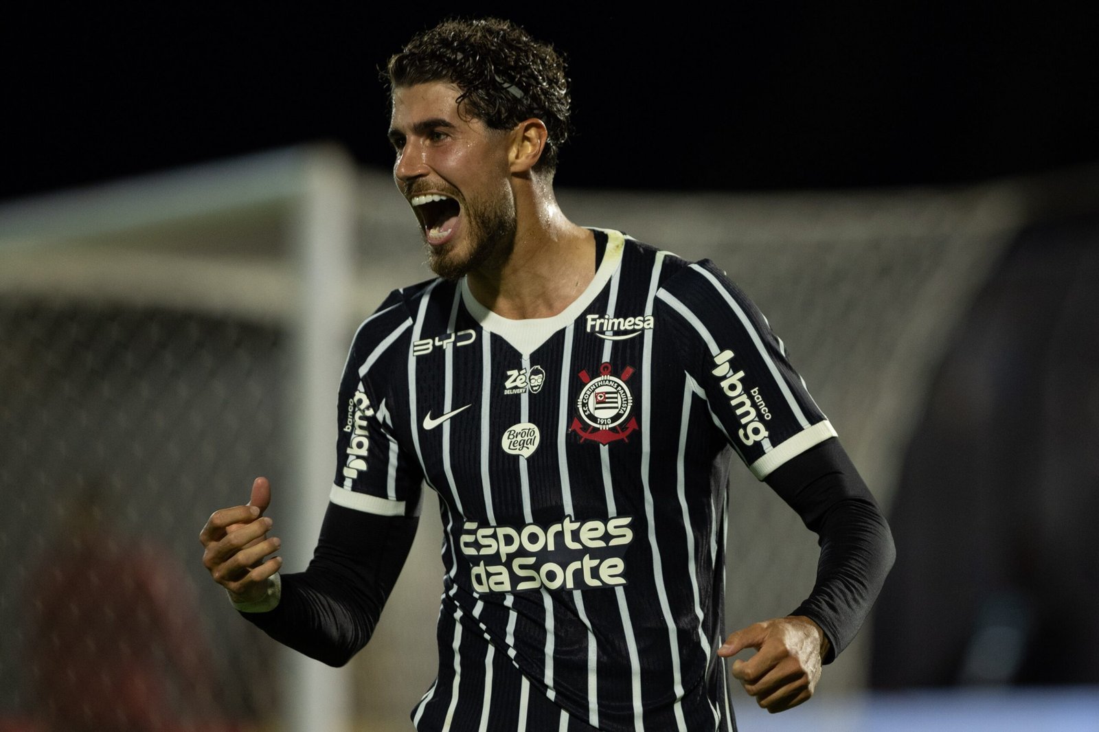 Pedro Raul sofre trauma na costela e vira dúvida no Corinthians