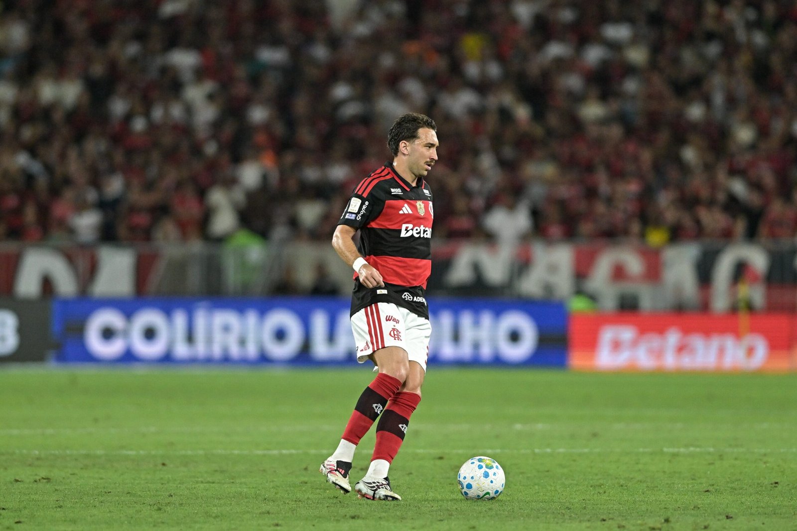 Léo Ortiz volta a ser titular no Flamengo e valoriza vitória para afastar desconfiança