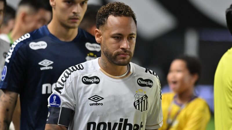 Neymar no sintético? Craque do Santos desconversa sobre jogar o clássico contra o Palmeiras