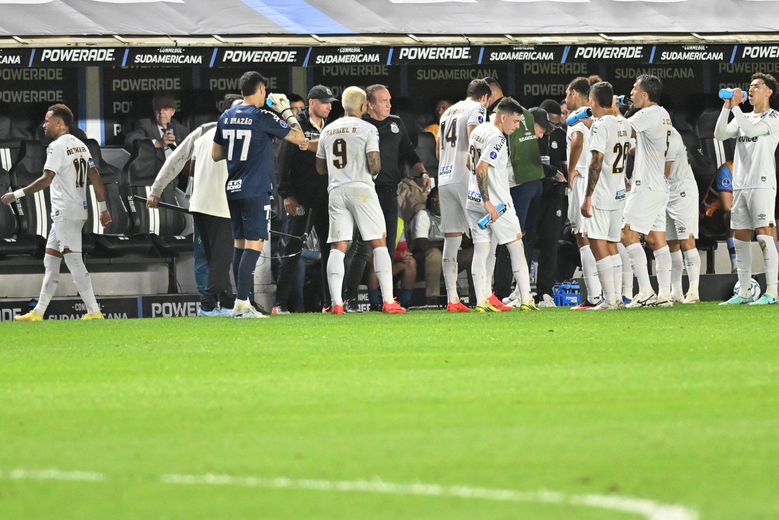 Santos perde Gabriel Menino e Bontempo no primeiro tempo do jogo contra o Macará