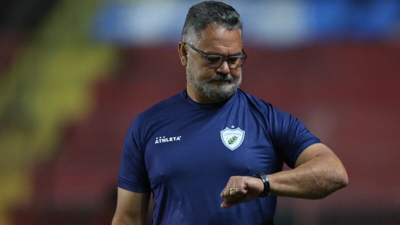 Micale avalia momento do Londrina na Série B e destaca busca por mais reforços