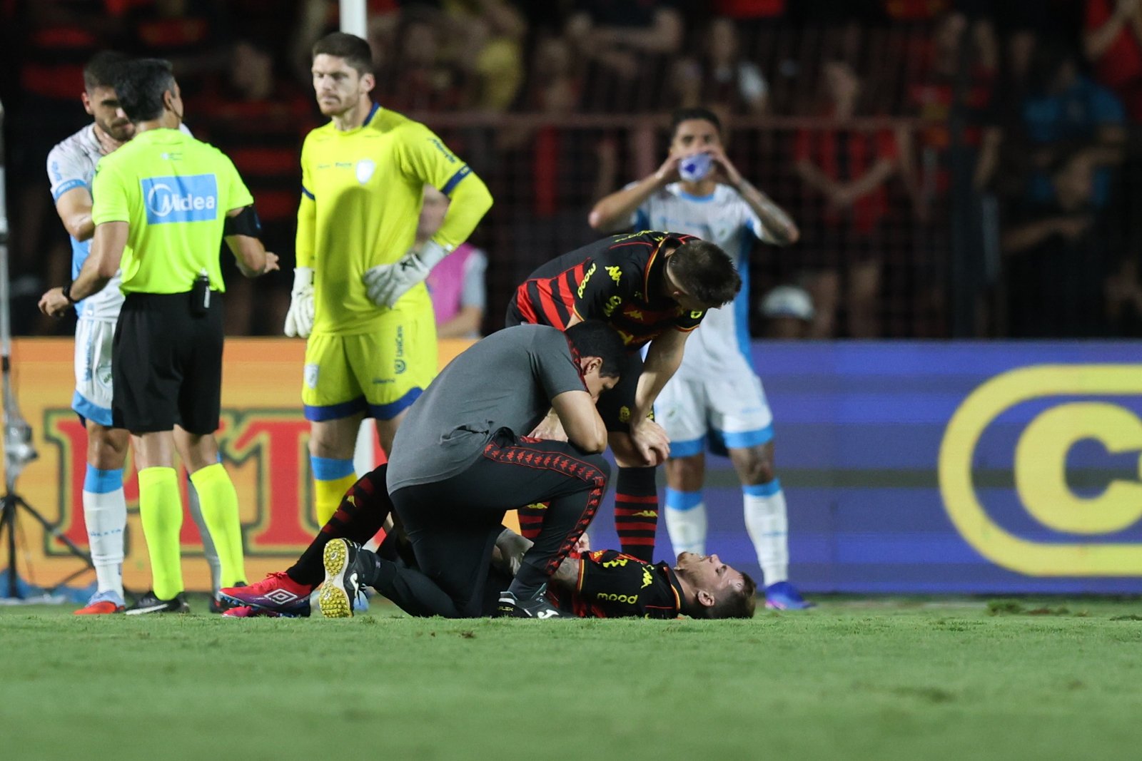 Barletta deixa jogo contra o Londrina lesionado e vai passar por exames no Sport