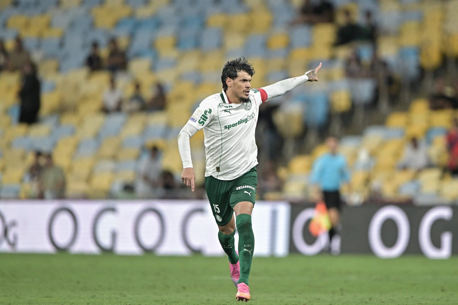 Abel se frustra com baixas na defesa do Palmeiras, mas deve ter todos os zagueiros contra o Cerro