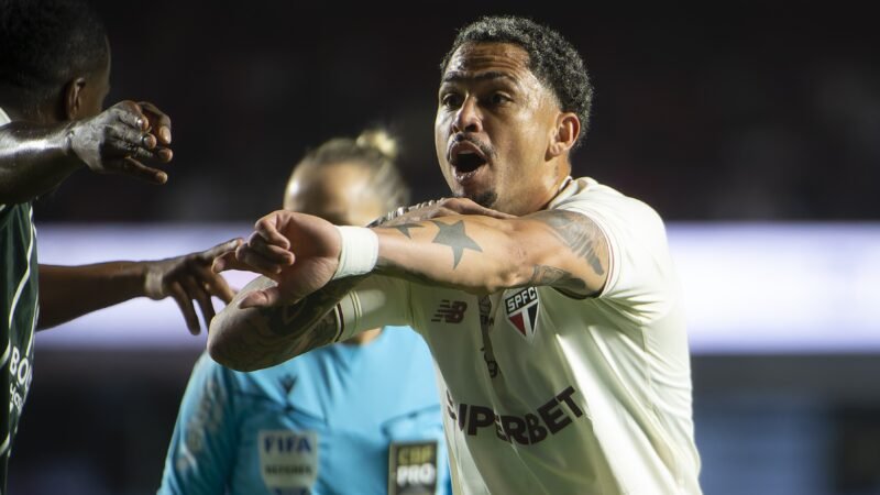 Torcida vaia o São Paulo depois de empate em casa com o Coritiba; veja