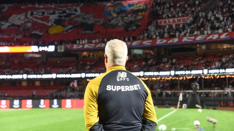 Dorival admite dívida com torcida após novo tropeço do São Paulo: “Responsabilidade é nossa”