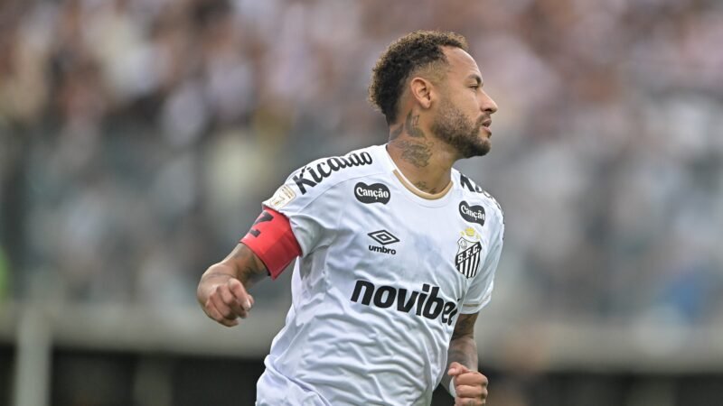 Nova regra: entenda por que Neymar teve que deixar Vasco x Santos por um minuto