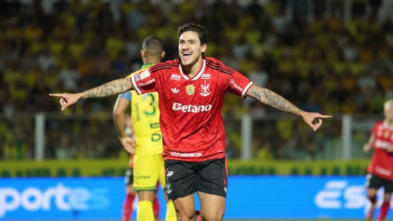 Chances do Brasileirão: Flamengo ultrapassa Palmeiras e chega a 55% de possibilidades de título