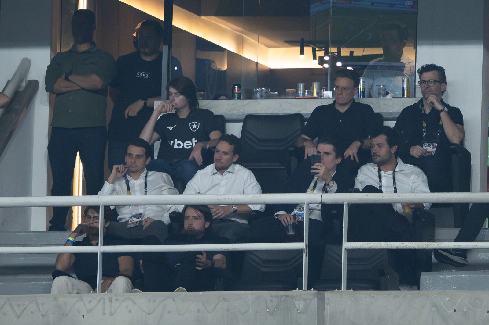 Discreto, novo investidor do Botafogo vive noite fora dos holofotes em primeira ida ao Nilton Santos