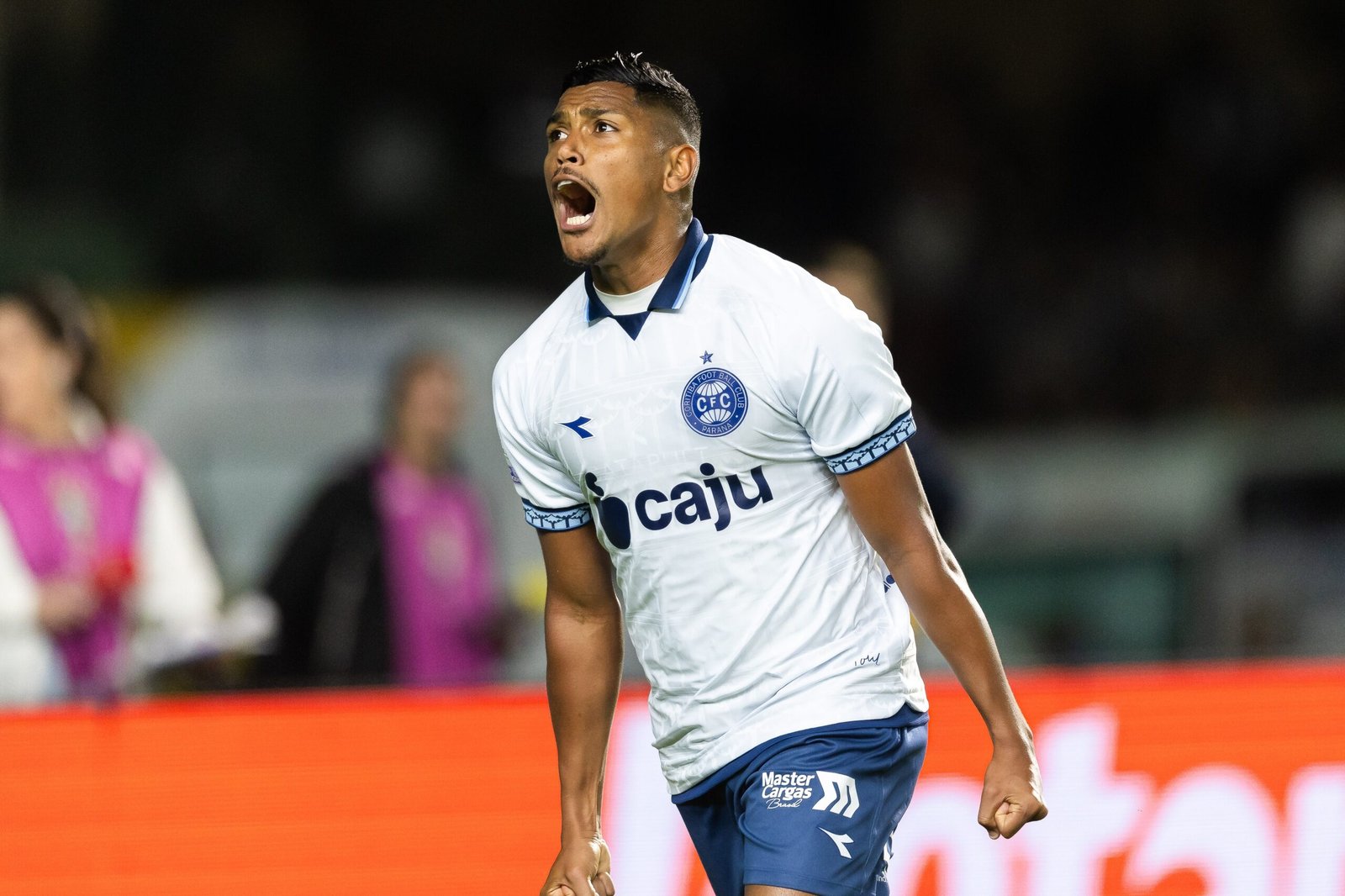 Pedro Rocha vive melhor fase no Coritiba e tenta repetir “lei do ex”