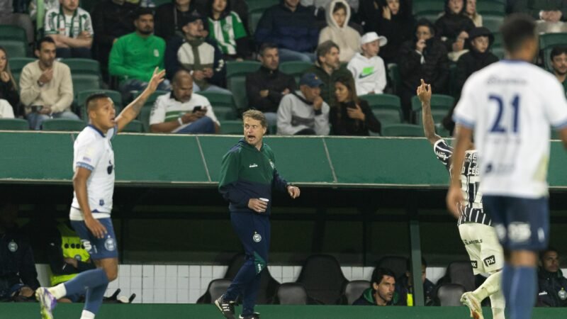 Seabra critica árbitro após vitória do Coritiba sobre Corinthians: “Não é porque ganhei que vou esquecer”