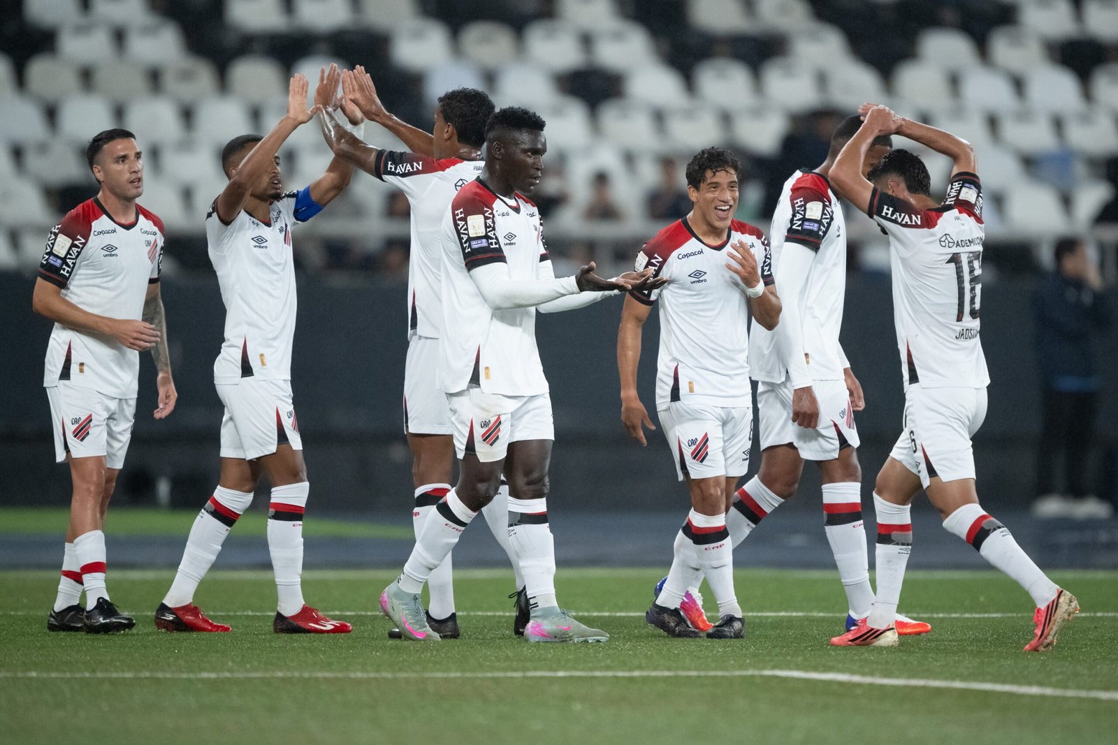 Athletico supera pontuação de rebaixamento no Brasileirão 2024 com 14 rodadas de antecedência