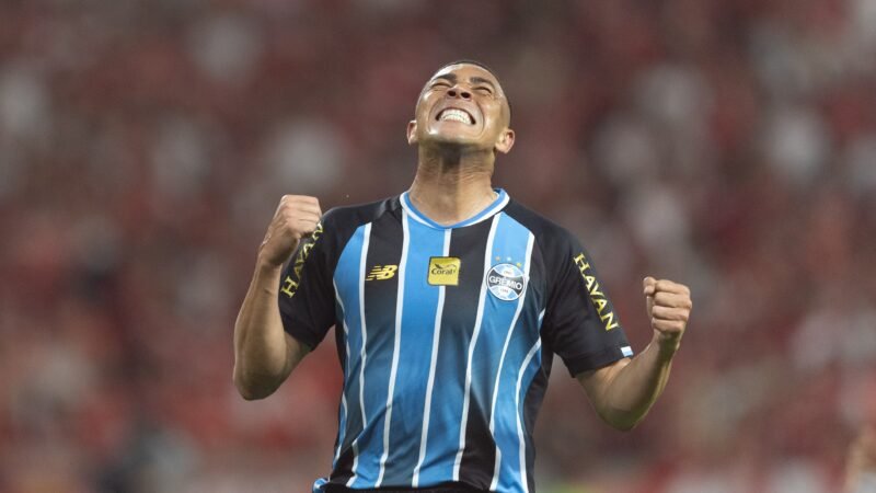 Artilheiro do Grêmio na temporada, Carlos Vinicius vive maior jejum de gols no clube